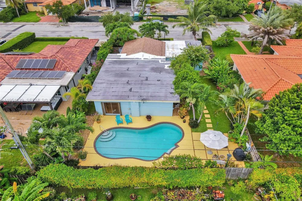 7525 W Treasure Dr North Bay Village, FL 33141