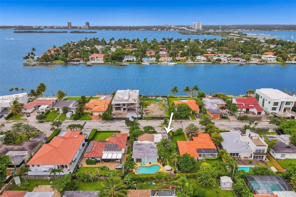7525 W Treasure Dr North Bay Village, FL 33141
