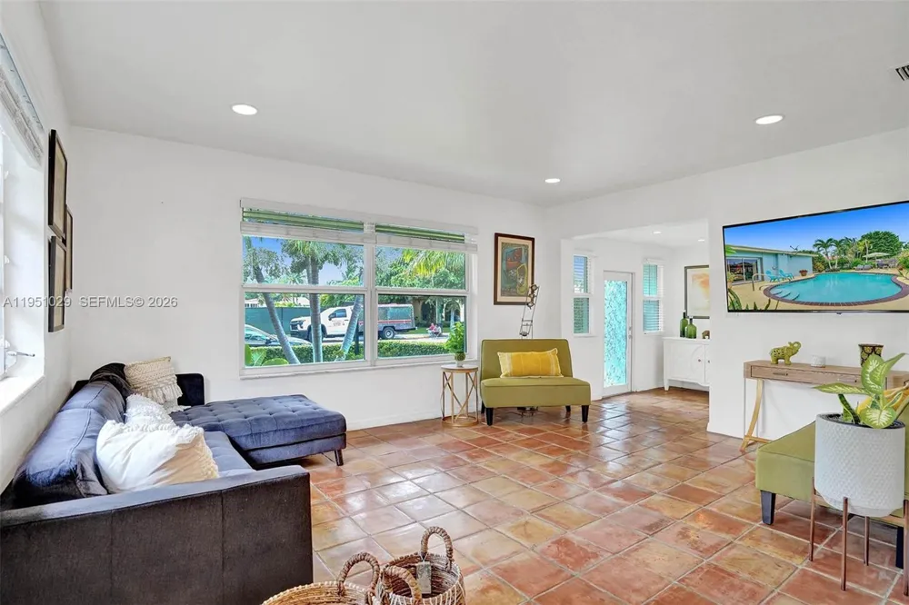 7525 W Treasure Dr North Bay Village, FL 33141