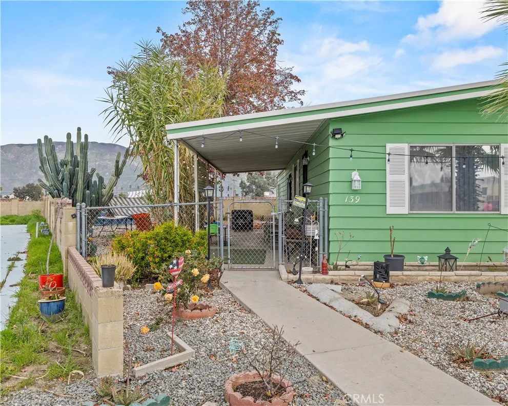 139 Palomar San Jacinto, CA 92582