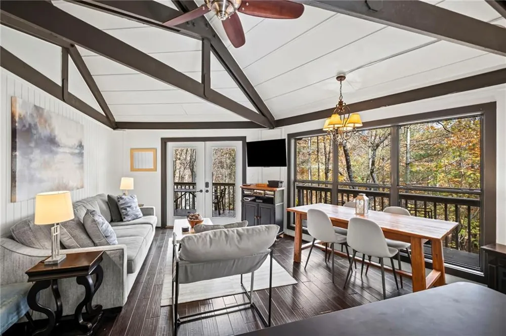 35 Treetop Knoll Drive