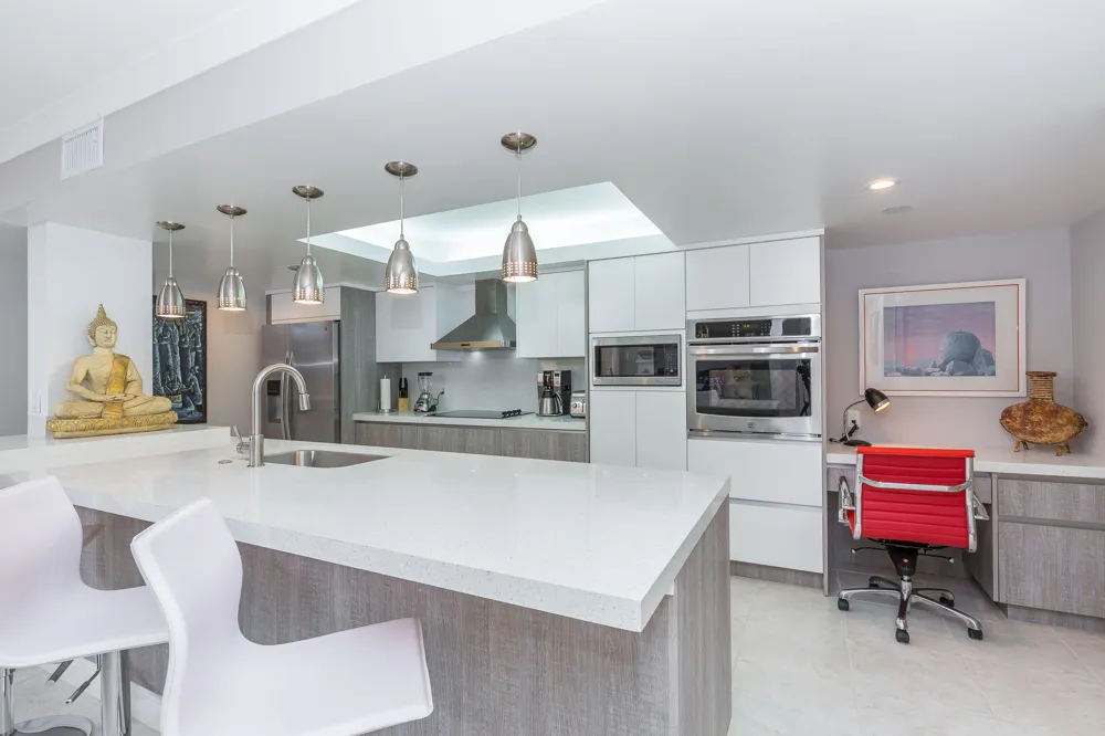 2455 Lindell Boulevard #3304