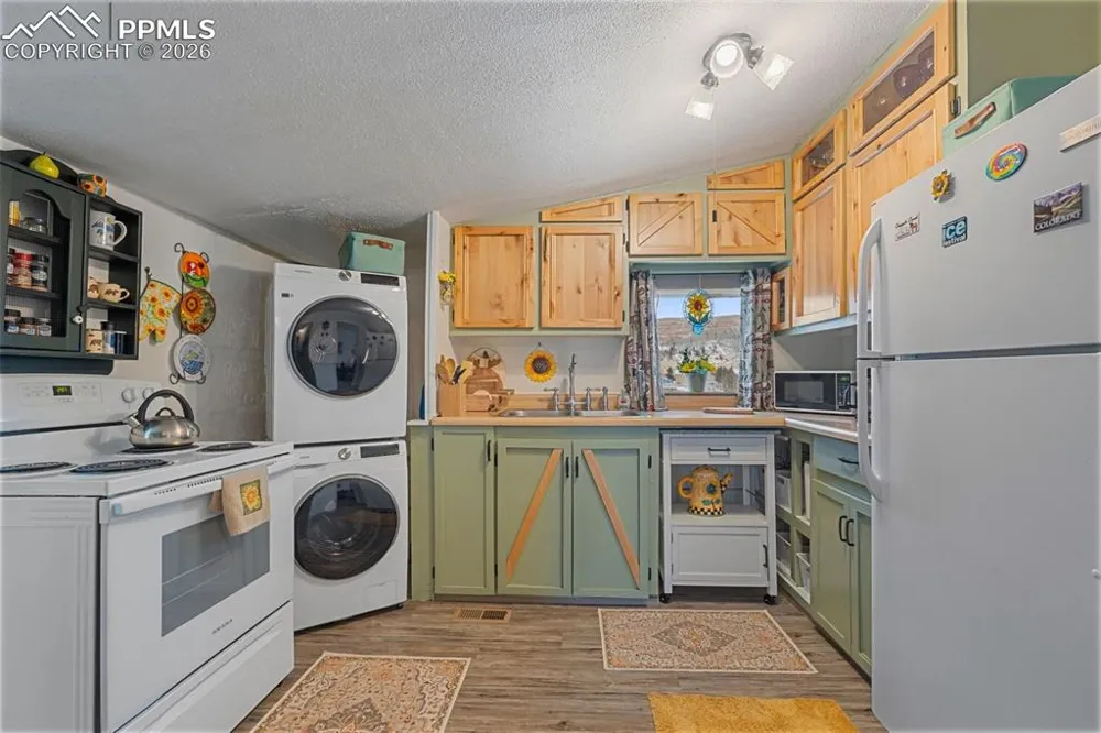 331 E Golden Avenue Cripple Creek, CO 80813