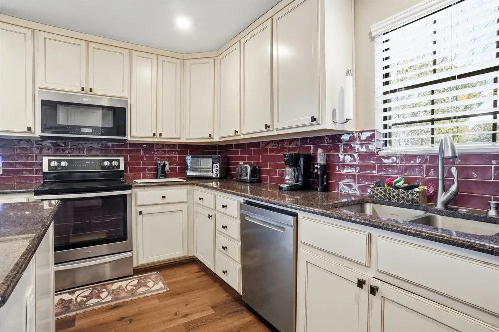 4045 Jimmy Houston Way Bluff Dale, TX 76433