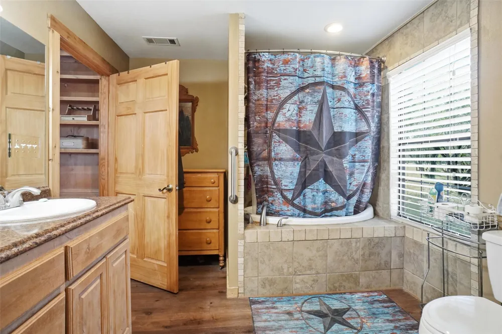 4045 Jimmy Houston Way Bluff Dale, TX 76433