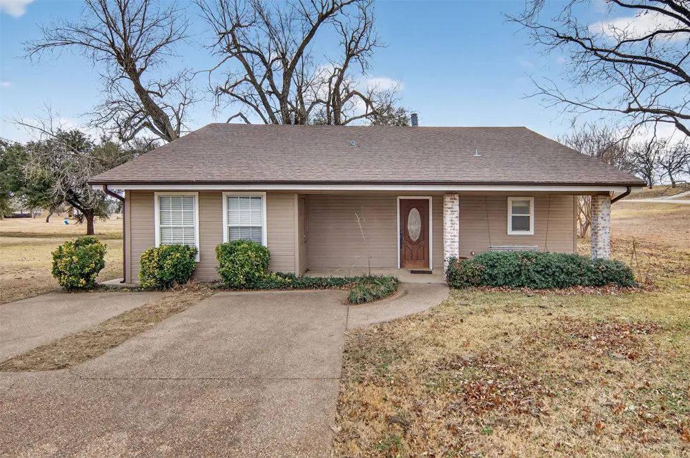 135 Lakeview Drive Runaway Bay, TX 76426