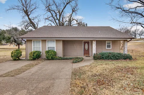 135 Lakeview Drive