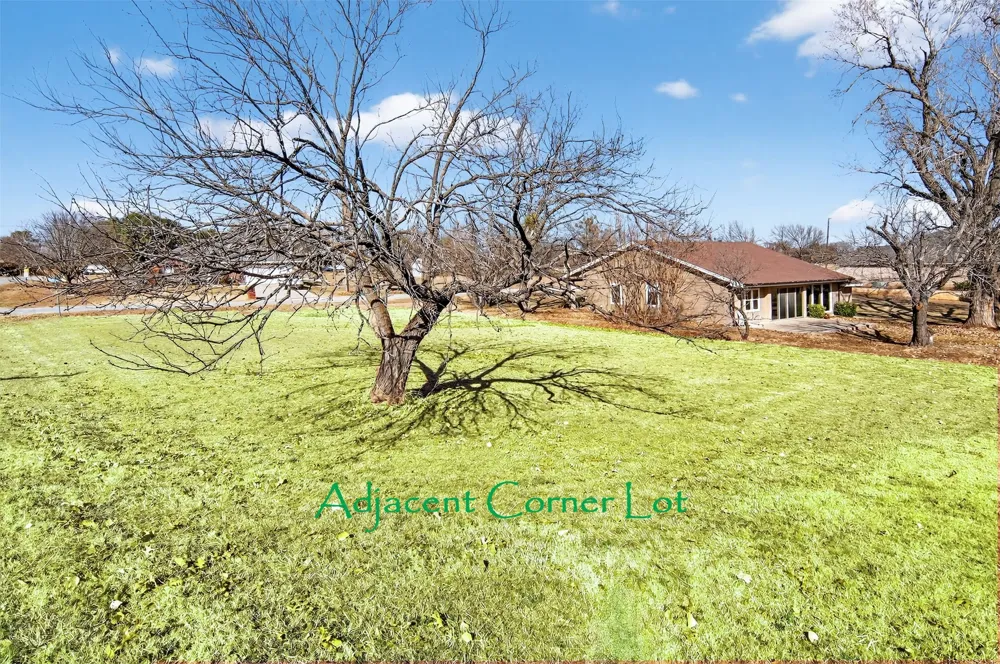 135 Lakeview Drive Runaway Bay, TX 76426