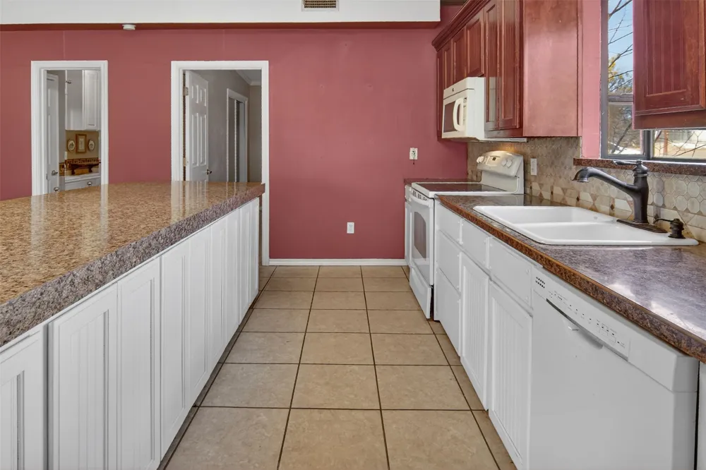 135 Lakeview Drive Runaway Bay, TX 76426
