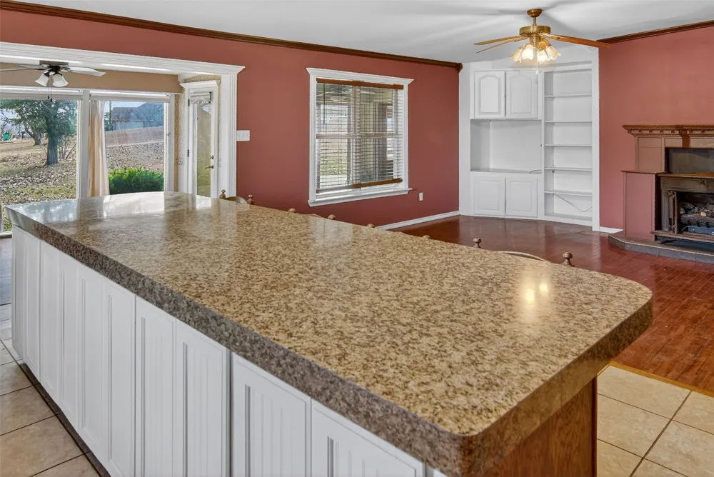 135 Lakeview Drive Runaway Bay, TX 76426