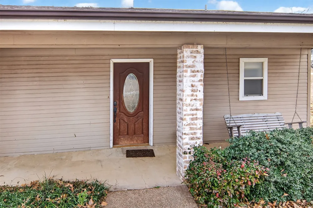 135 Lakeview Drive Runaway Bay, TX 76426