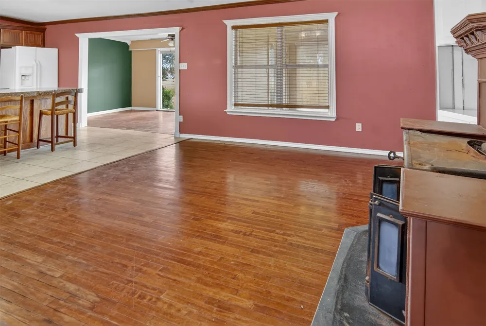 135 Lakeview Drive Runaway Bay, TX 76426