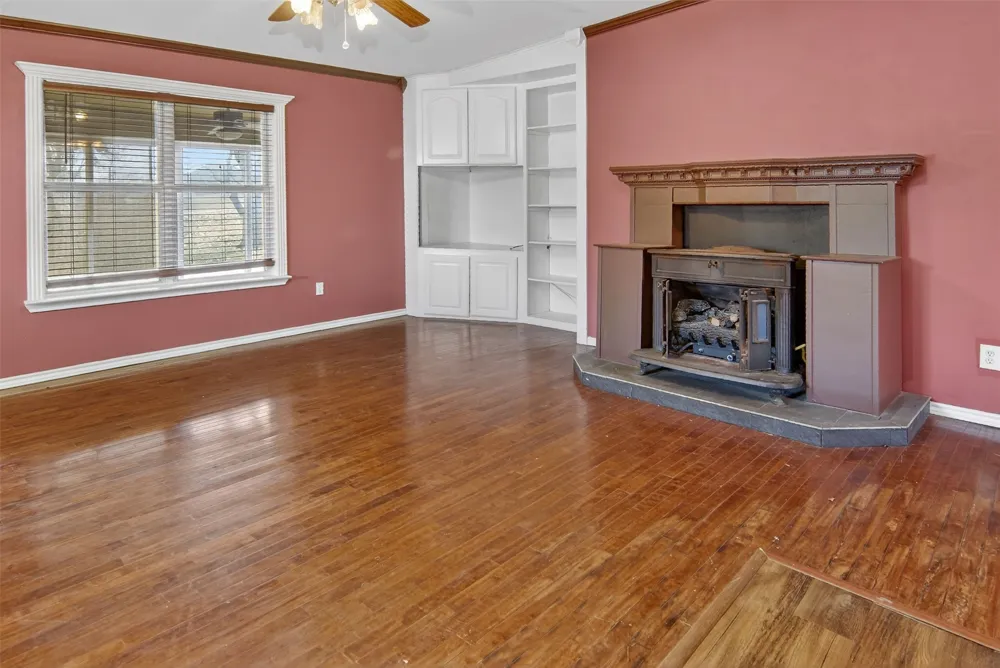 135 Lakeview Drive Runaway Bay, TX 76426