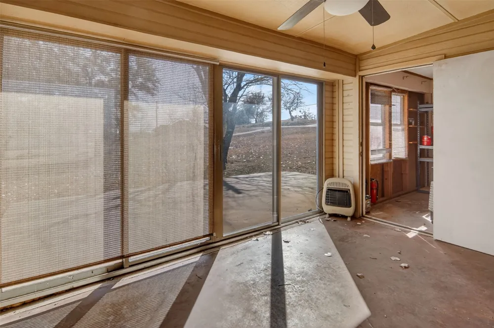 135 Lakeview Drive Runaway Bay, TX 76426