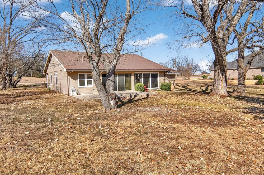 135 Lakeview Drive Runaway Bay, TX 76426