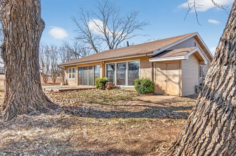 135 Lakeview Drive Runaway Bay, TX 76426