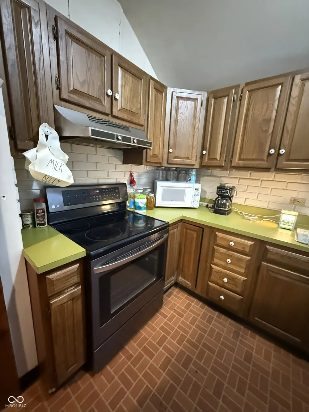 1205 S 8th Street Terre Haute, IN 47802