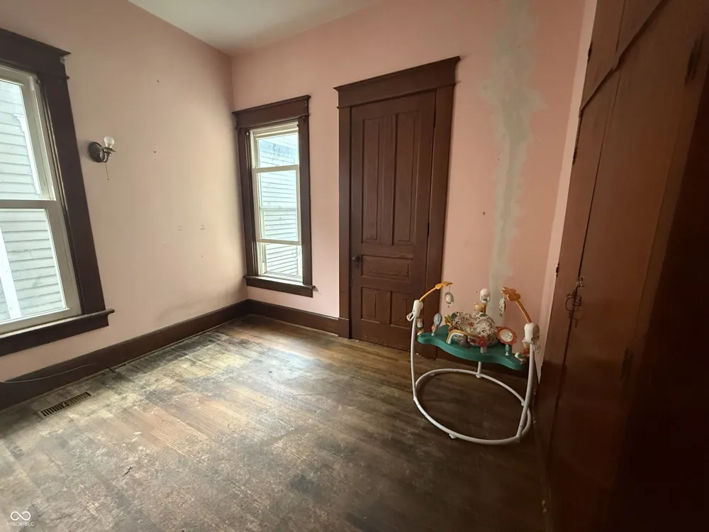 1205 S 8th Street Terre Haute, IN 47802