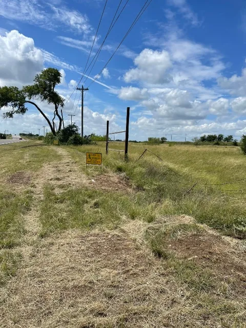 316 HWY US 183 NORTH