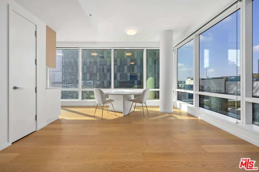 877 Francisco Street #728