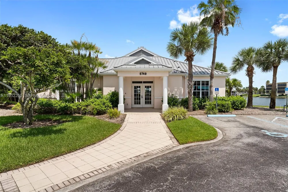 5800 NE Island Cove Way #2207 Hutchinson Island, FL 34996