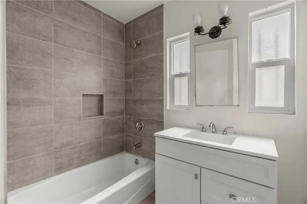 154 E 82nd Place Los Angeles, CA 90003