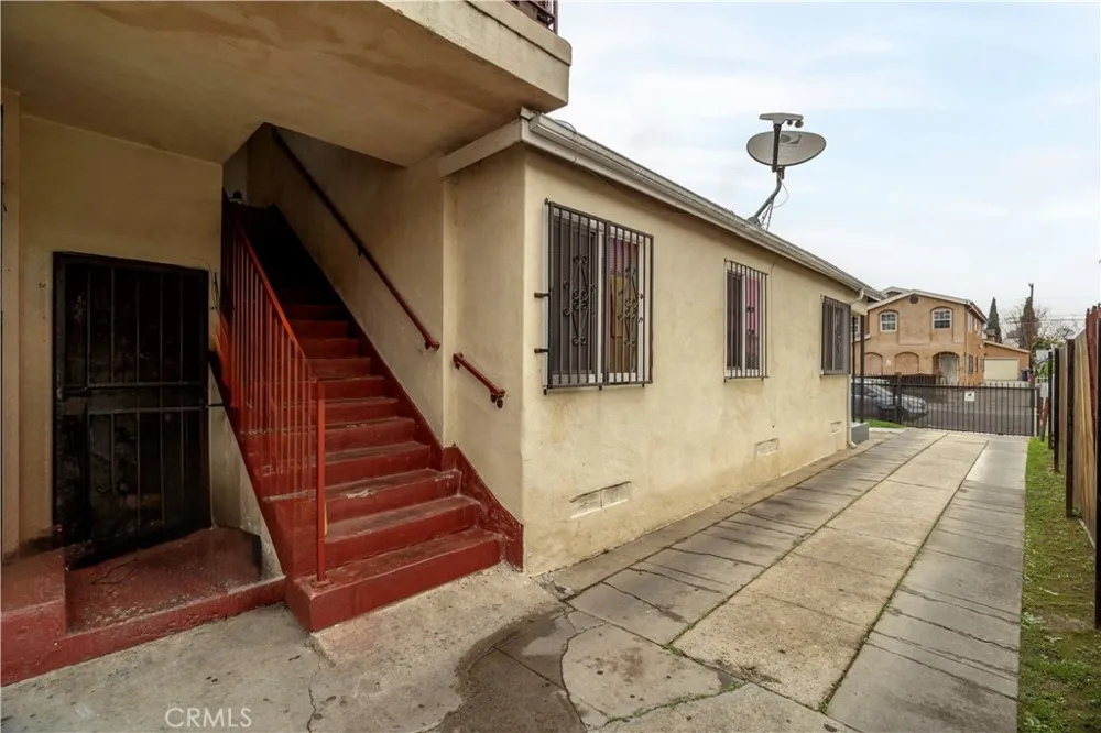 154 E 82nd Place Los Angeles, CA 90003