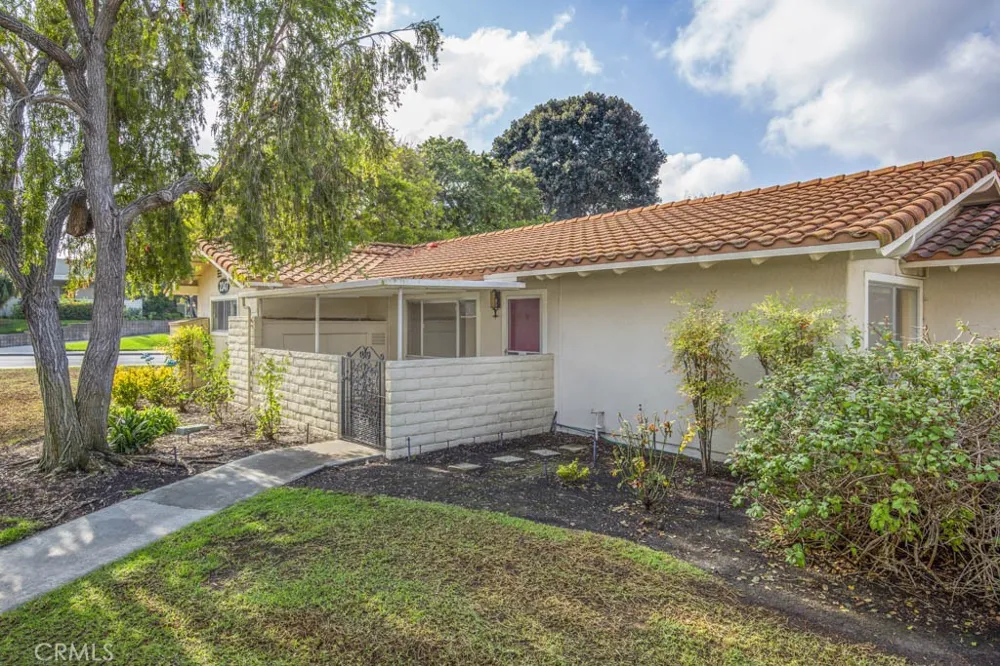 2347 Via Mariposa W #B