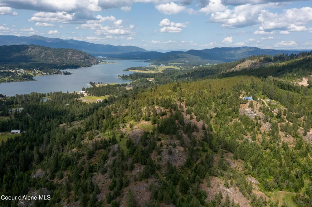 5095 Jewel Lake Road Sagle, ID 83860