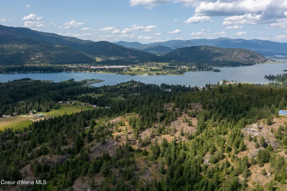 5095 Jewel Lake Road Sagle, ID 83860