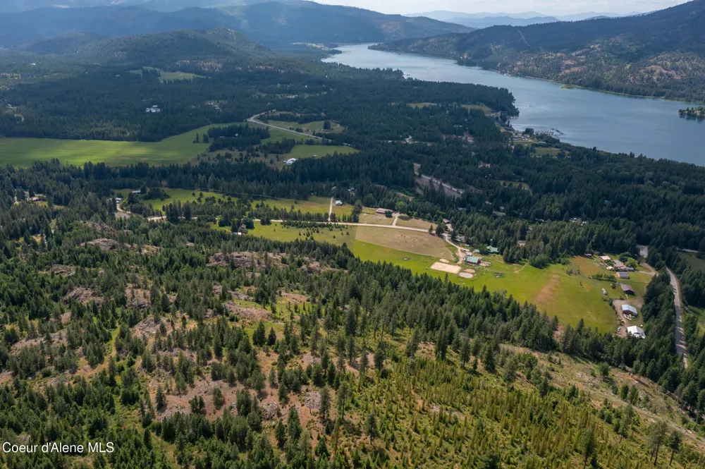 5095 Jewel Lake Road Sagle, ID 83860