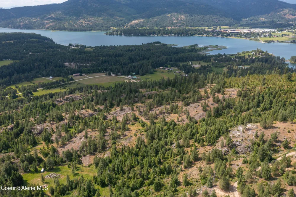 5095 Jewel Lake Road Sagle, ID 83860