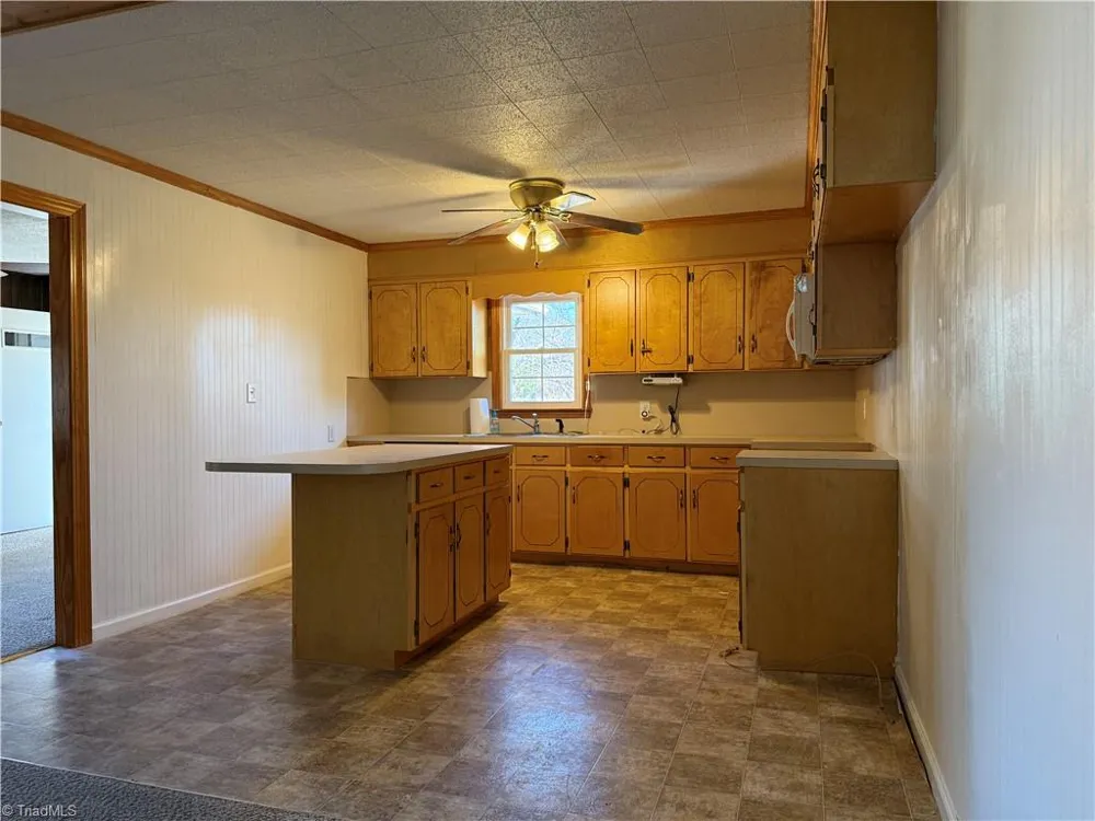 2282 Old Pipers Gap Cana, VA 24317