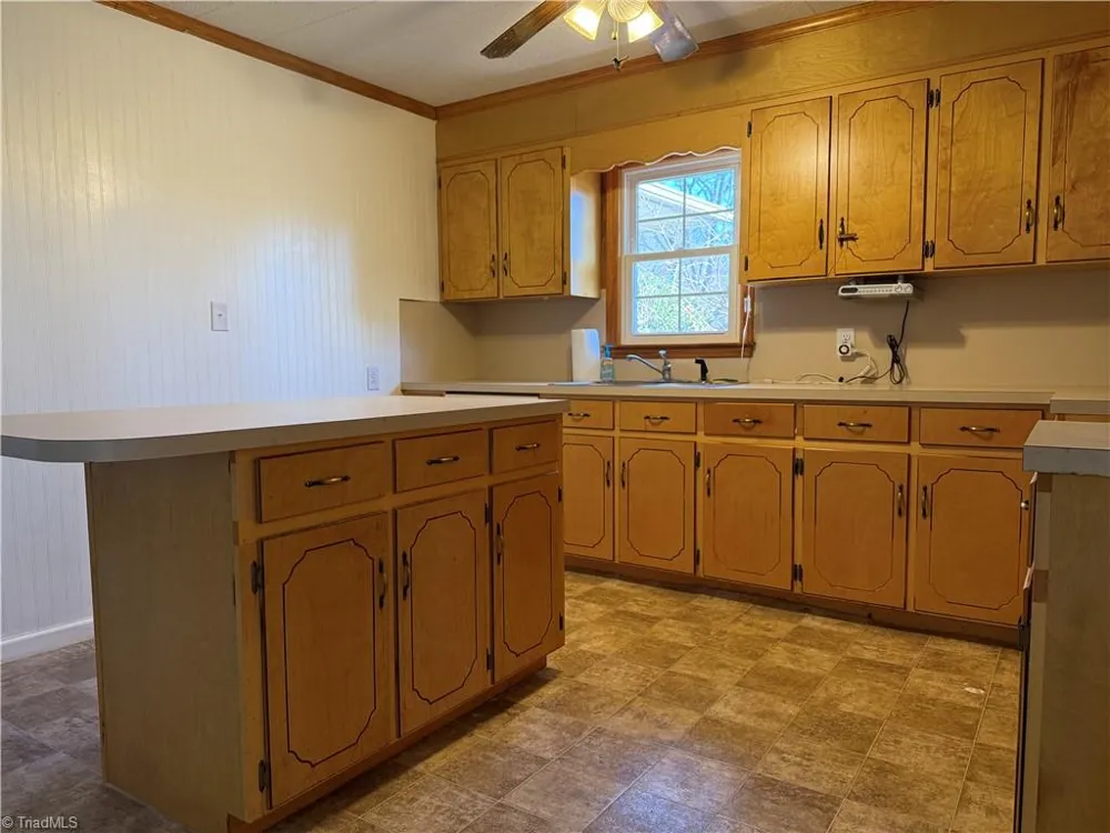 2282 Old Pipers Gap Cana, VA 24317