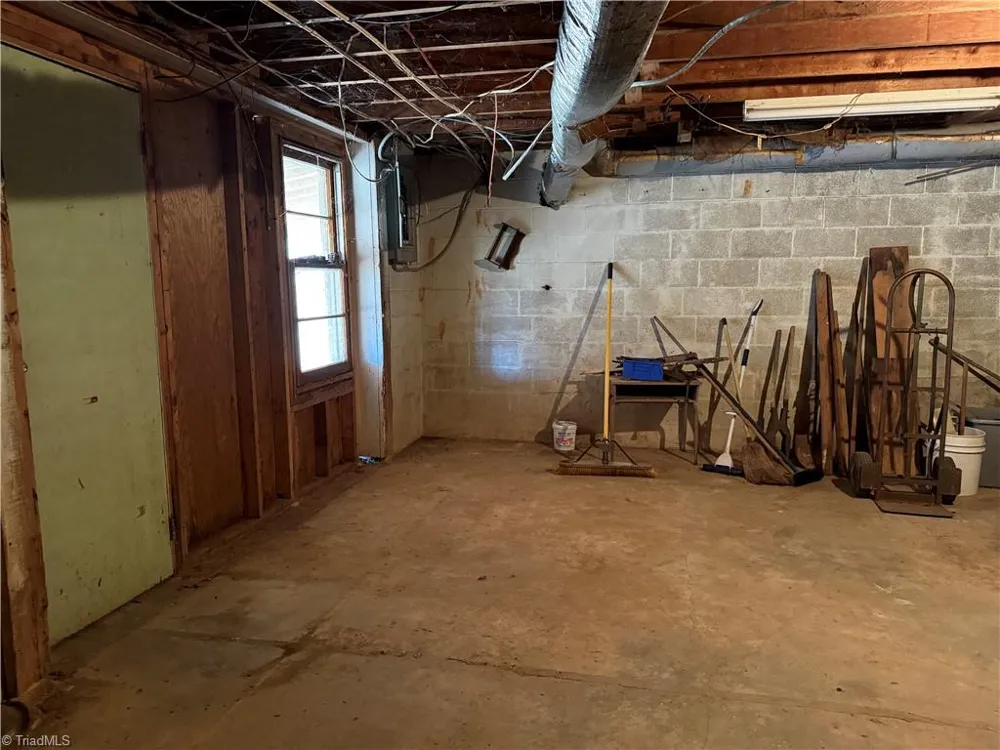 2282 Old Pipers Gap Cana, VA 24317