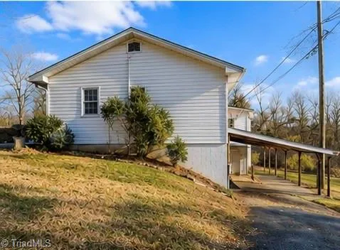 2282 Old Pipers Gap Cana, VA 24317