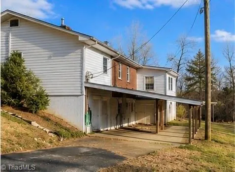 2282 Old Pipers Gap Cana, VA 24317