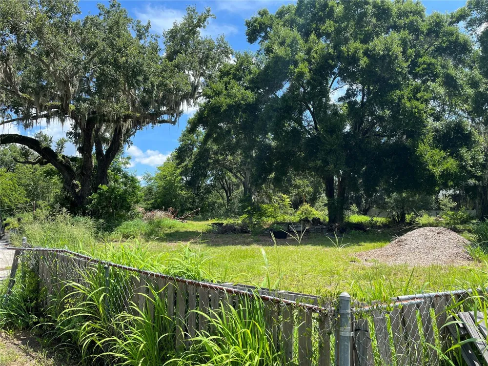 411 ALIBRANDI ROAD Leesburg, FL 34748