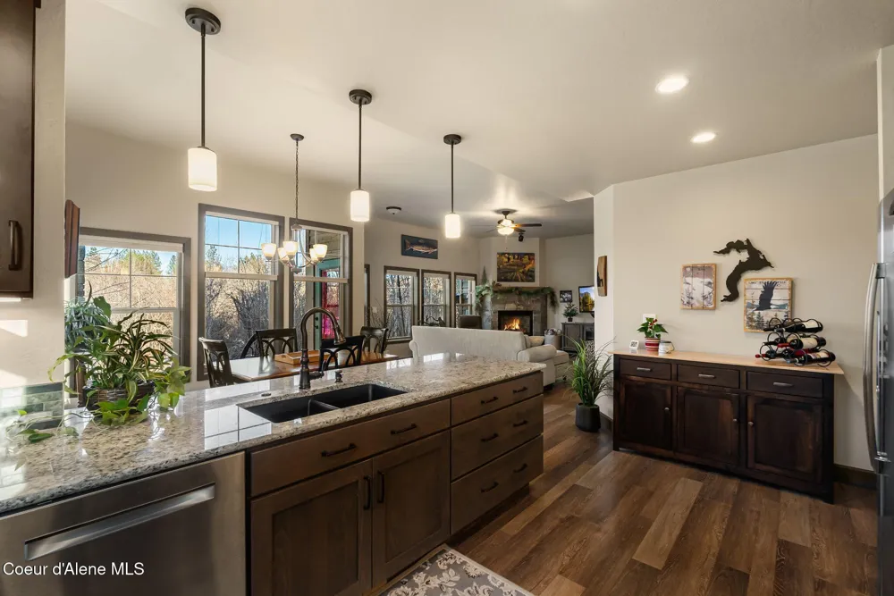 512 Guthrie Place #UNIT 702 Dover, ID 83825