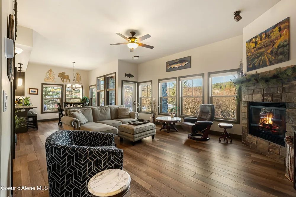512 Guthrie Place #UNIT 702 Dover, ID 83825