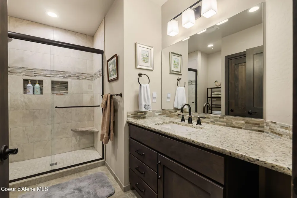 512 Guthrie Place #UNIT 702 Dover, ID 83825