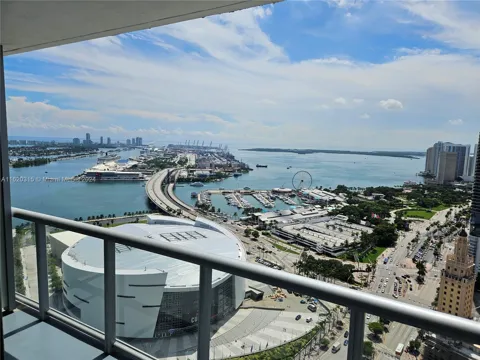 888 Biscayne Blvd #4001
