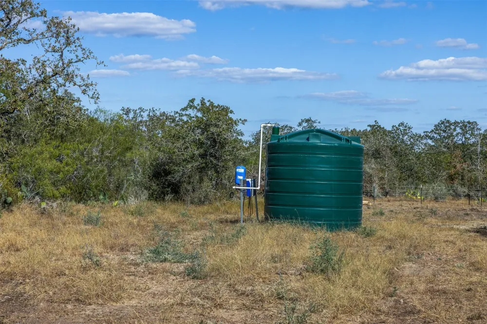 7 County Road 211 Smiley, TX 78159