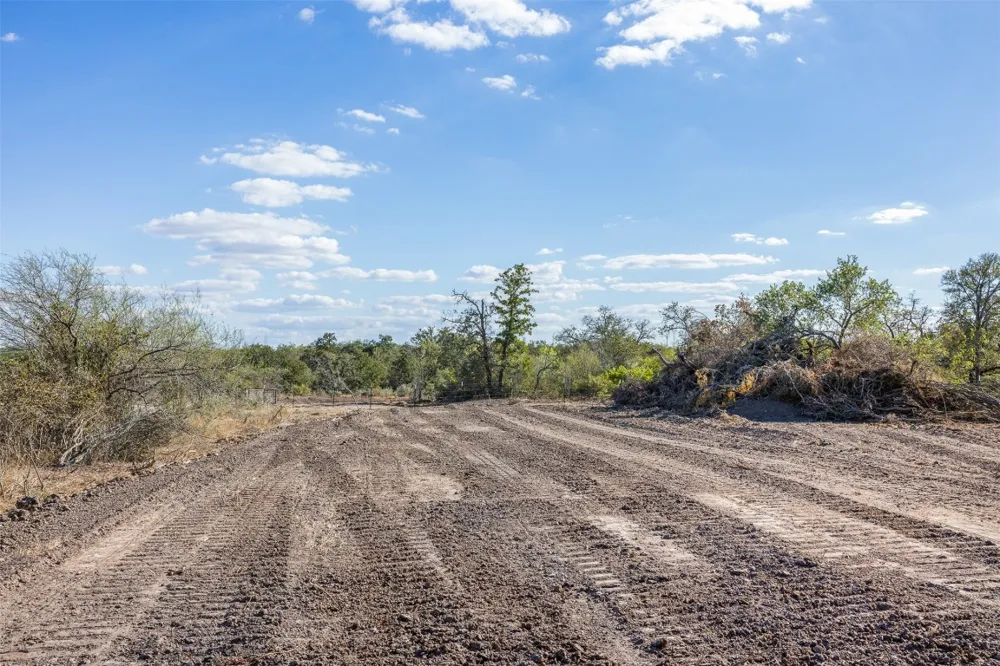 7 County Road 211 Smiley, TX 78159