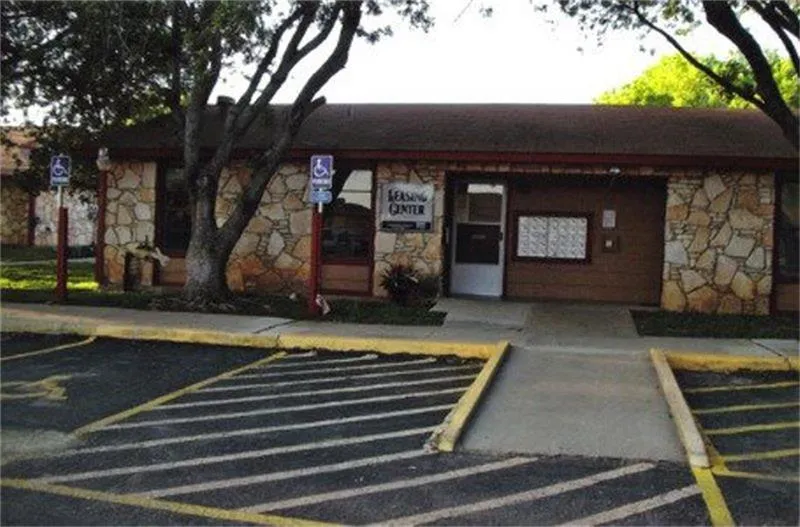 3100 Avenue Q Hondo, TX 78861