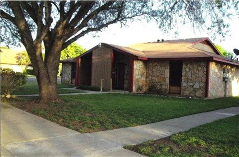 3100 Avenue Q Hondo, TX 78861