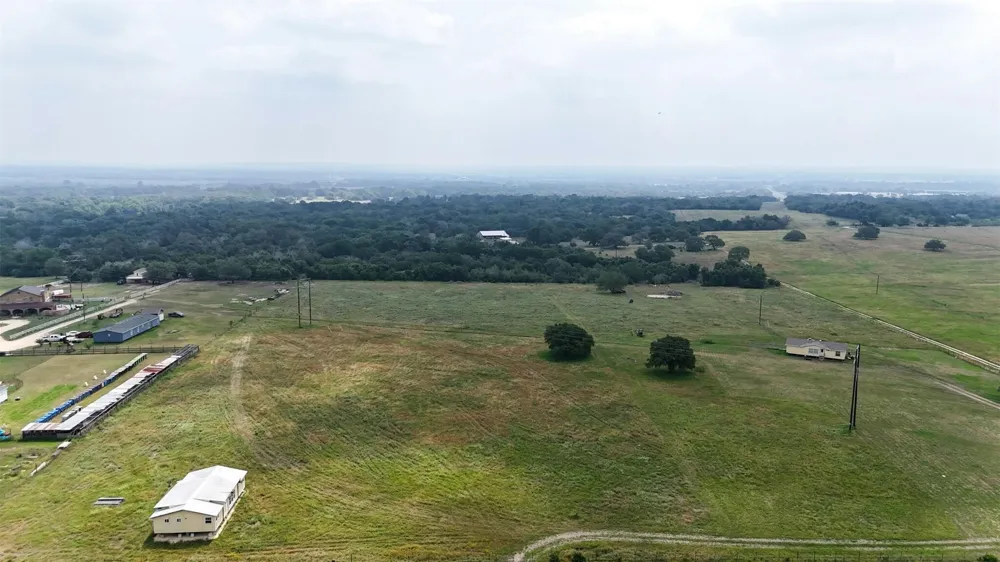 6015 Seawillow Road Lockhart, TX 78644