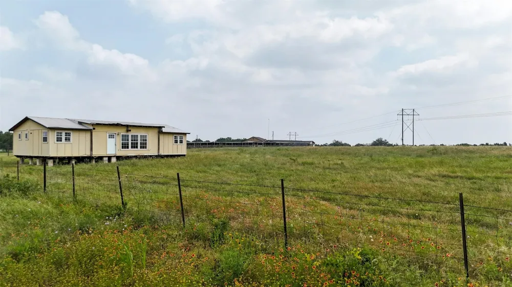 6015 Seawillow Road Lockhart, TX 78644
