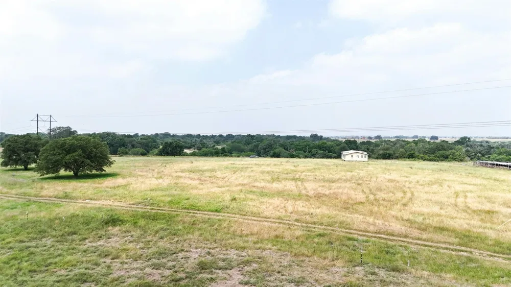 6015 Seawillow Road Lockhart, TX 78644