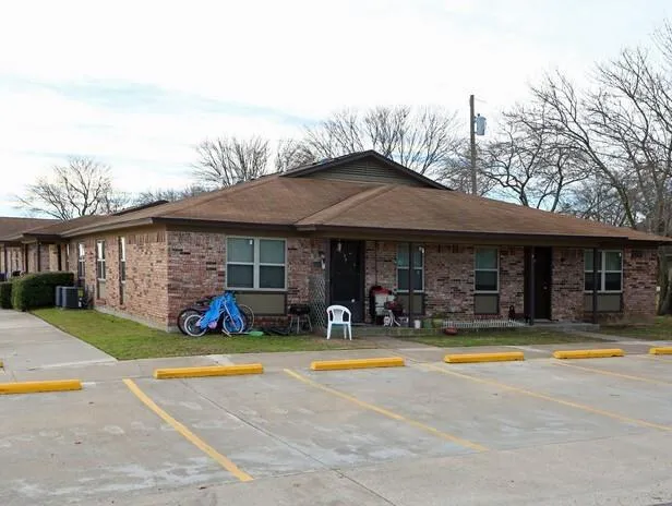 700 S Main St Venus, TX 76084